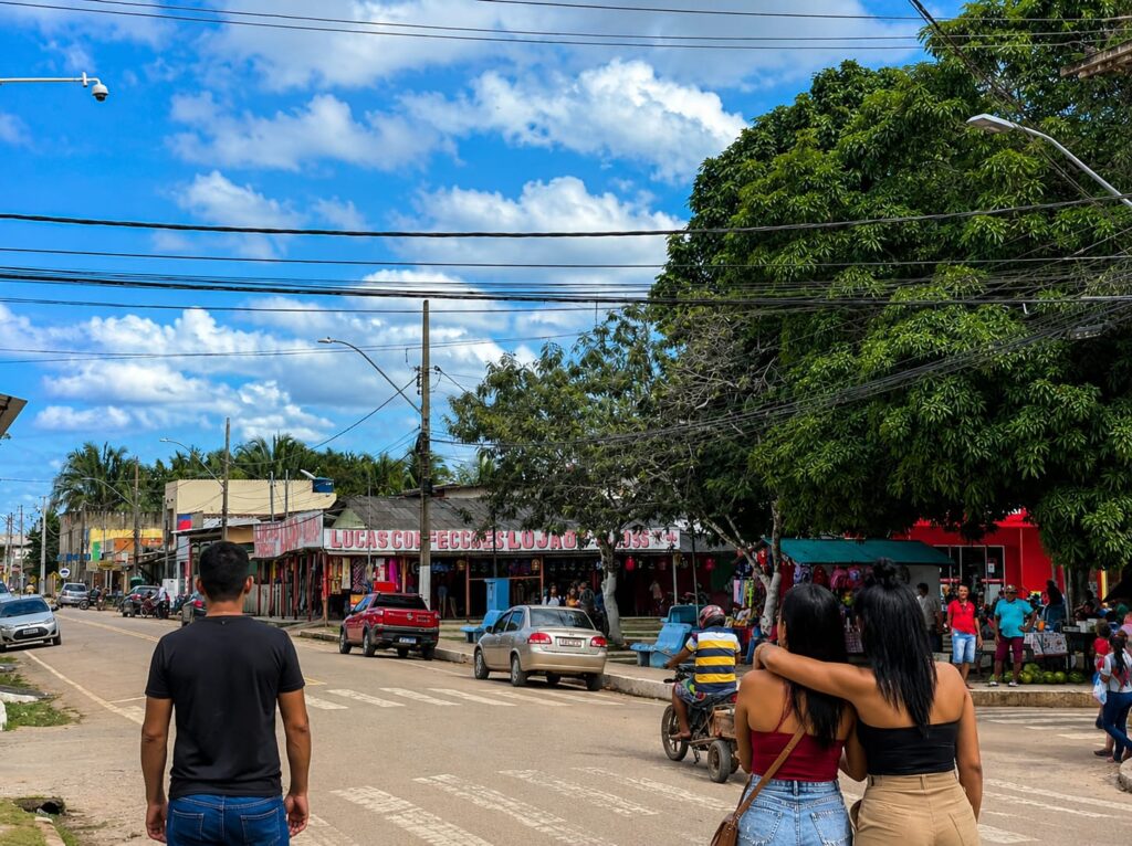 Homem descobre traição da esposa com outra mulher em Manoel Urbano.