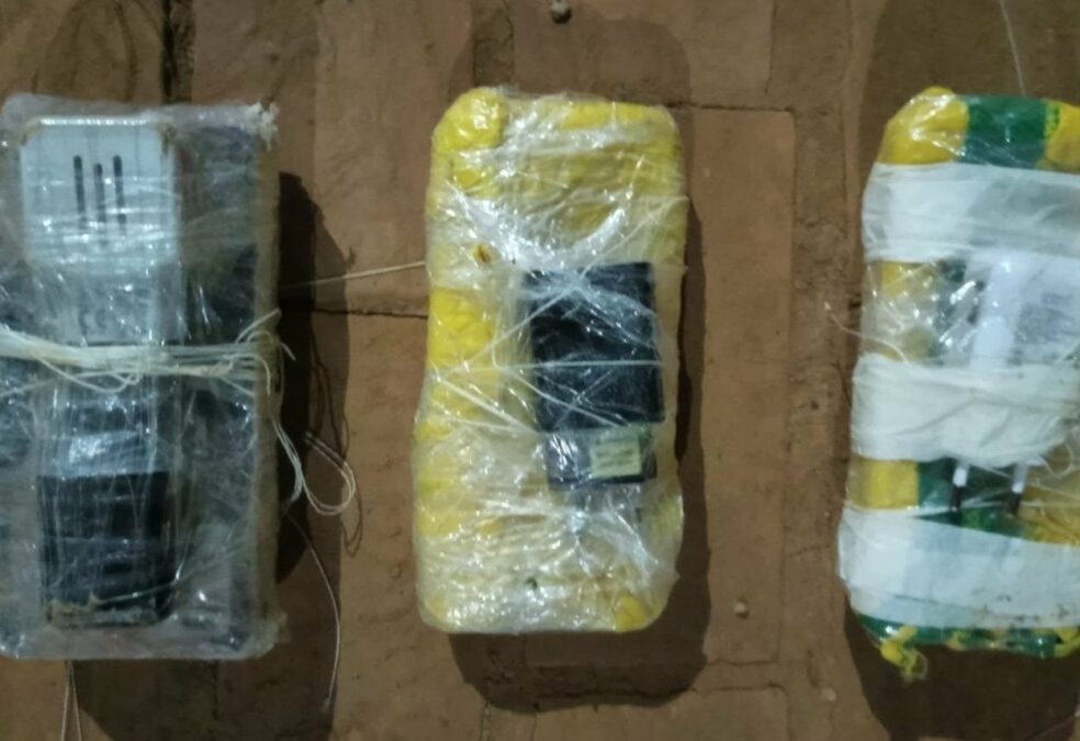 Celulares são apreendidos após tentativa de arremesso para dentro de presídio em Sena Madureira