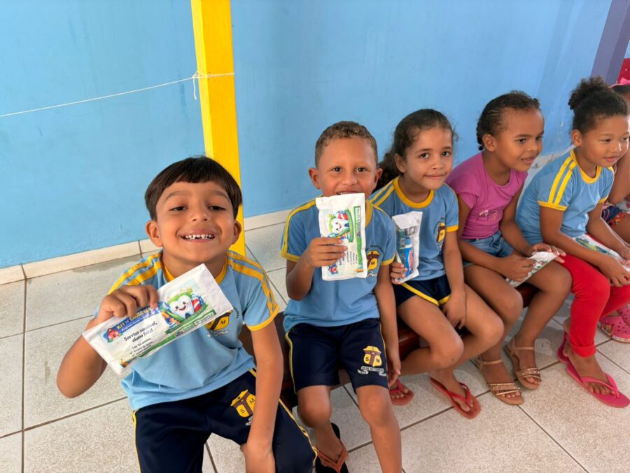 Prefeitura inicia entrega de kits de saúde bucal para estudantes de Sena Madureira