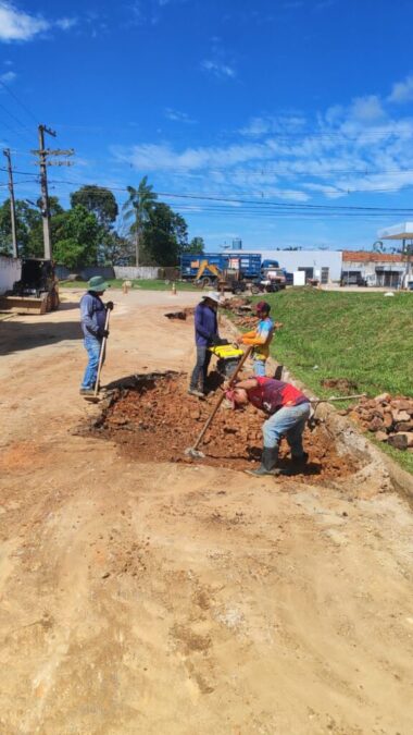 Governo e prefeitura recuperam ruas do bairro Elshaday em Manoel Urbano