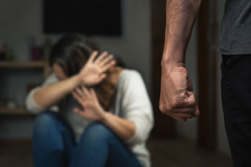 O silêncio que pode matar: agressões contra mulheres preocupam em Sena Madureira