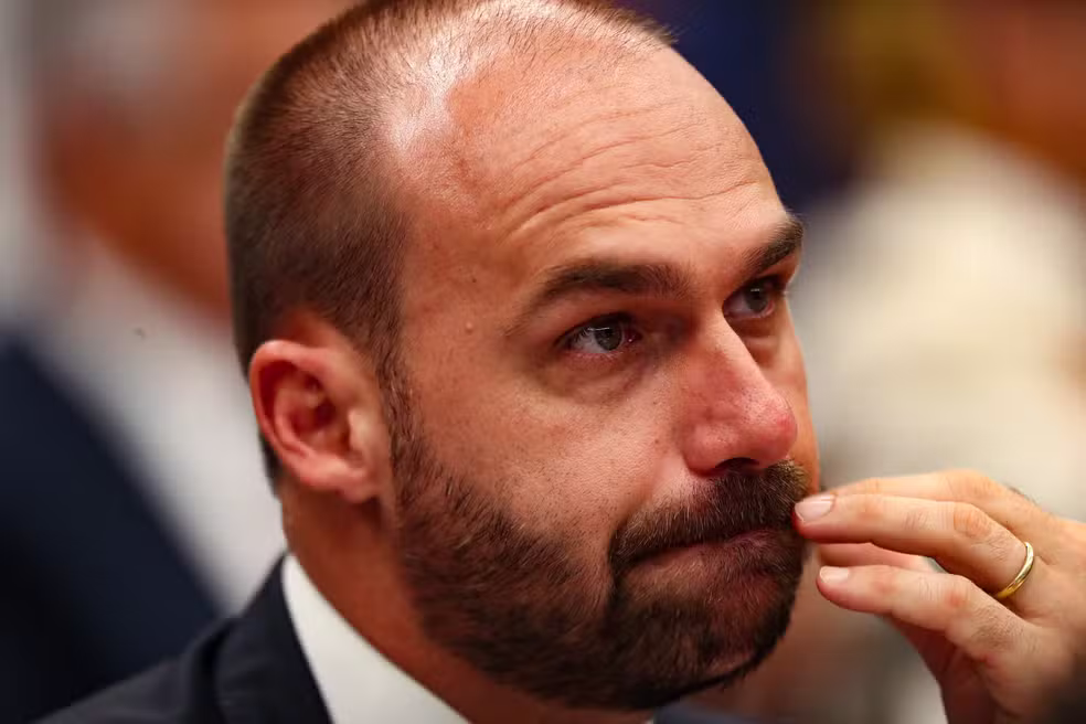 Eduardo Bolsonaro ligado à produção do filme Dark Horse, cinebiografia sobre Jair Bolsonaro.