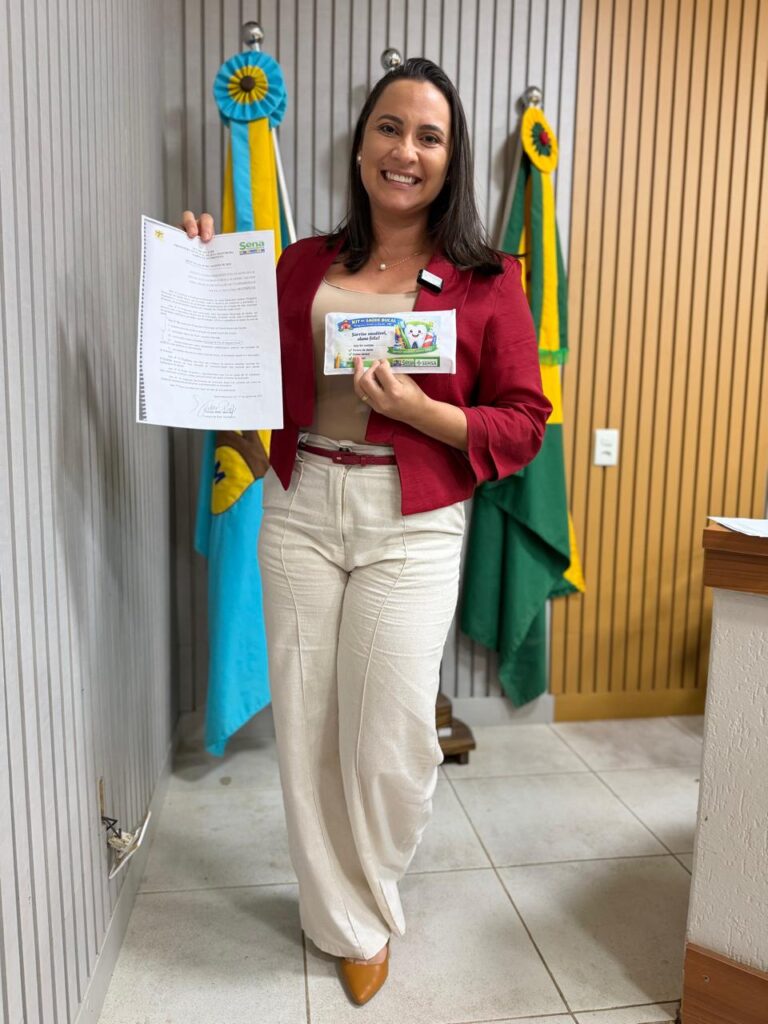 Vereadora Helissandra Matos durante fala sobre projeto de saúde bucal