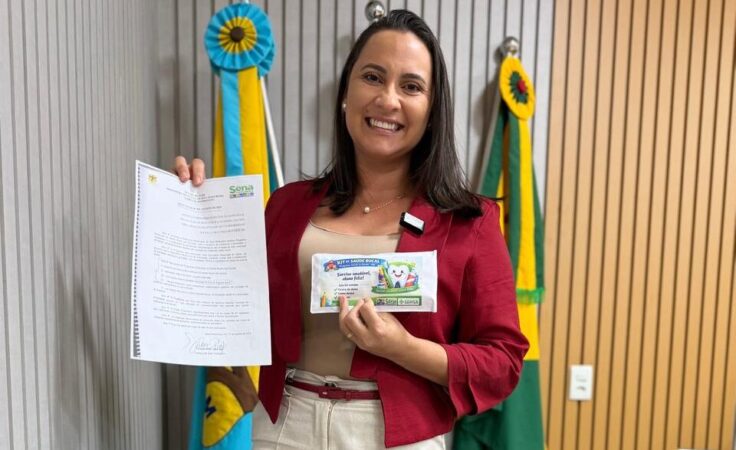 Vereadora Helissandra Matos durante fala sobre projeto de saúde bucal