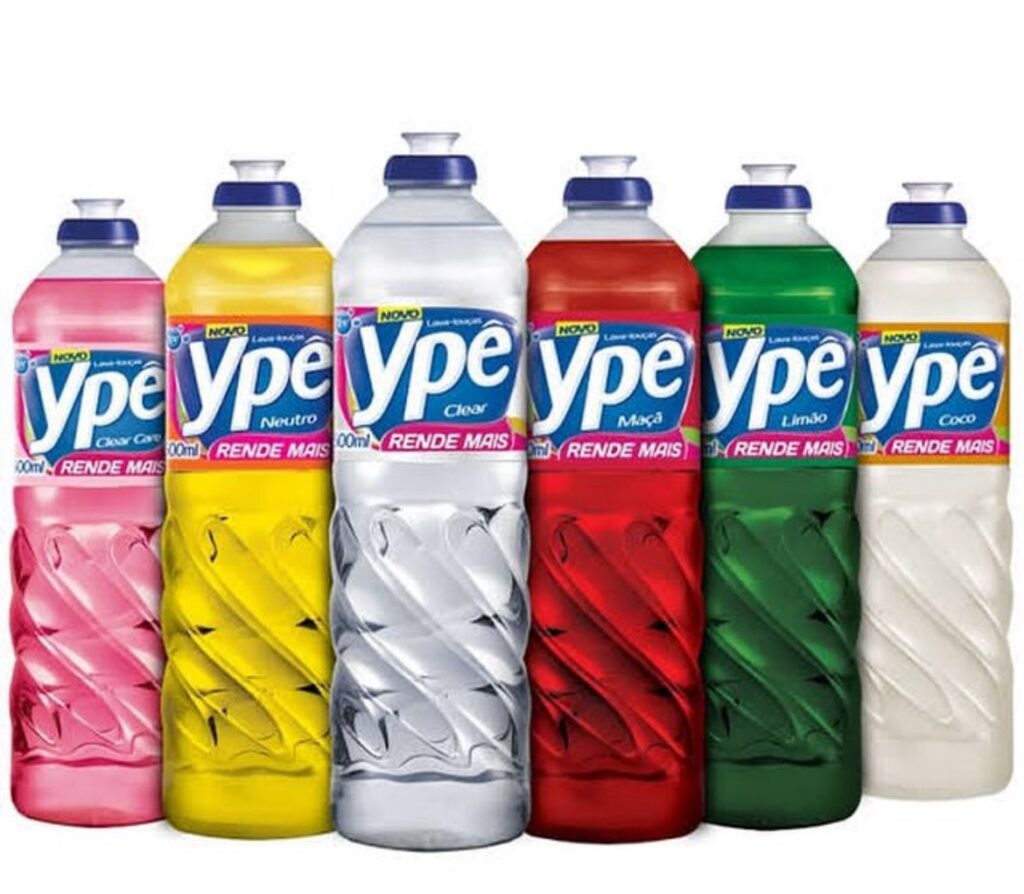 Produtos de limpeza da marca Ypê.