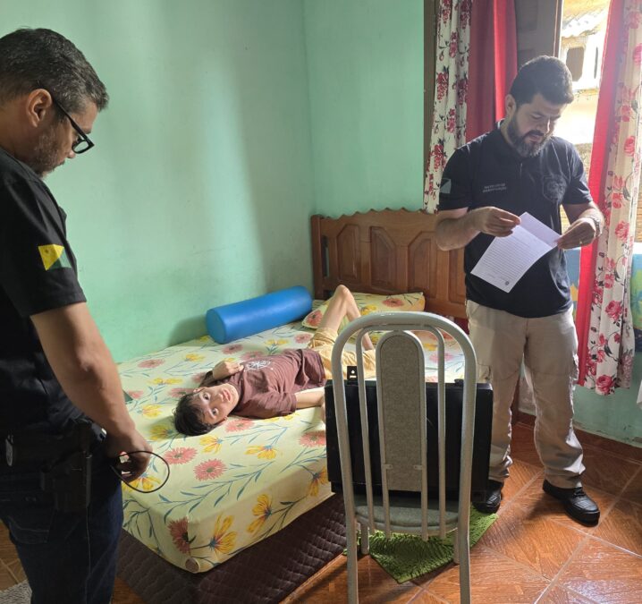 Escola e Polícia Civil garantem cidadania a aluno cadeirante em Sena Madureira