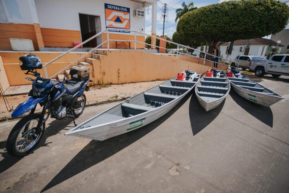 Entrega de veículos e equipamentos no Juruá amplia atendimento à população vulnerável no Acre