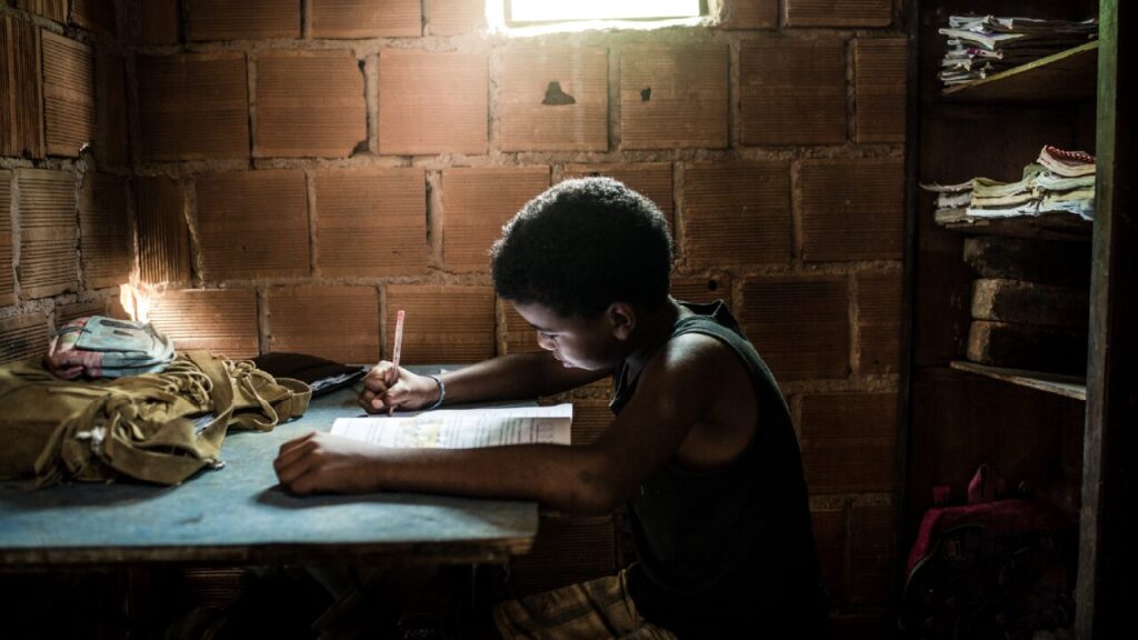 Acre está entre os estados do Norte com maior dependência de programas sociais, aponta IBGE.
