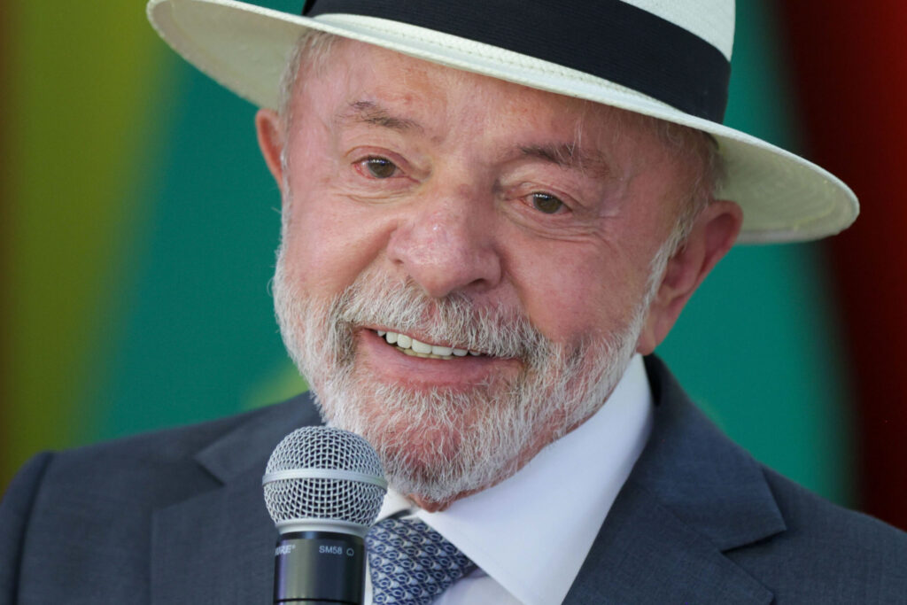Governo federal anuncia programa de financiamento com crédito facilitado para motoristas de aplicativo e taxistas, com objetivo de renovação de frota.