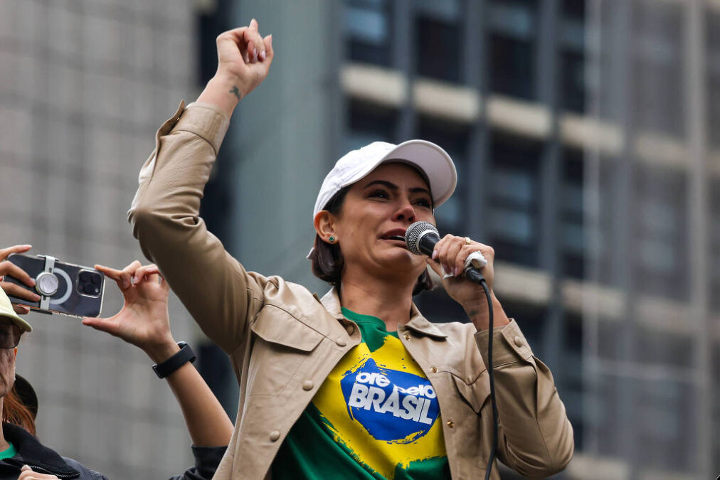 Michelle Bolsonaro relata desentendimento com Flávio Bolsonaro e critica aliança do PL com Ciro Gomes
