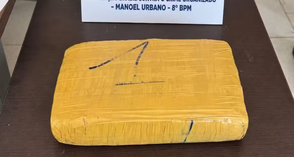 Suspeito abandona moto e maconha na BR-364 durante fuga em Manoel Urbano