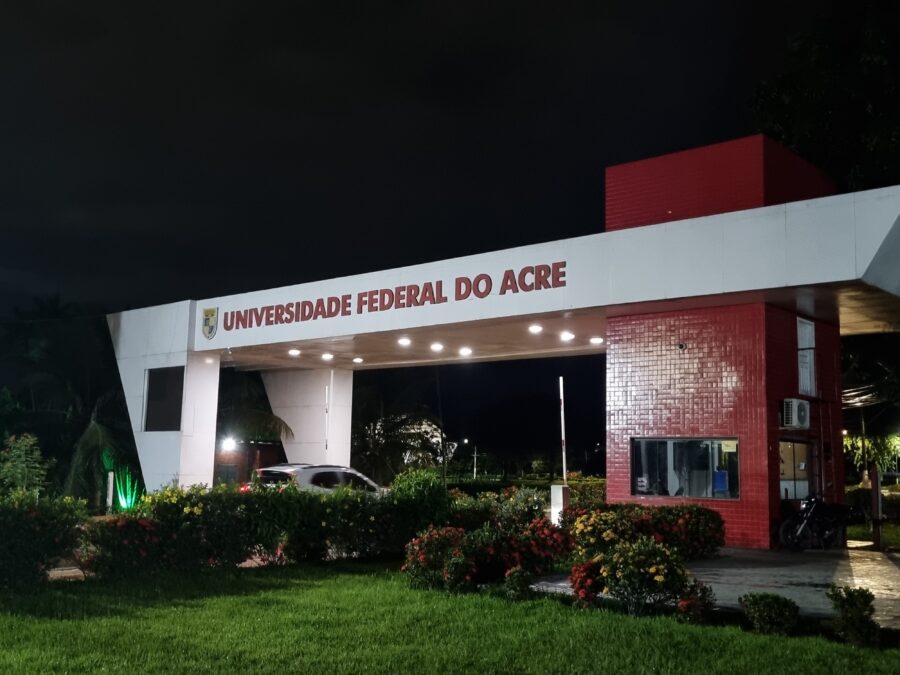 UFAC suspende aulas presenciais após redução da frota de ônibus em Rio Branco