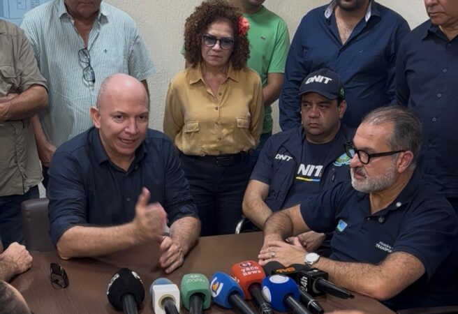 Prefeito Gerlen Diniz e ministro George Santoro durante visita em Sena Madureira.