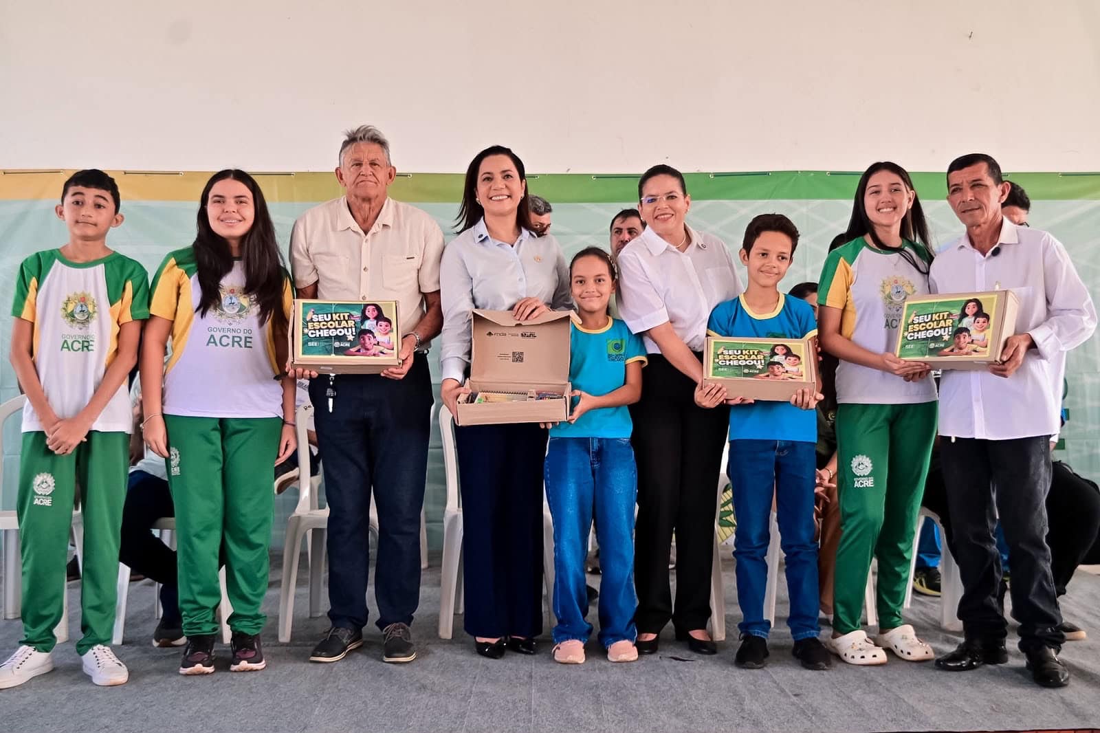 Mailza reforça educação em Acrelândia com reforma de escolas rurais e entrega de kits