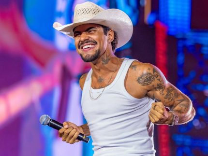 fenomeno!-jeninho-assume-lideranca-do-spotify-brasil-com-o-viral-“peao-todo-tatuado”
