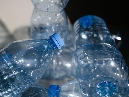 Alerta: Anvisa barra lote de água com a mesma bactéria encontrada em detergente