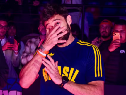 Filho de Oscar Schmidt se emociona ao revisitar legado do pai em evento da NBA