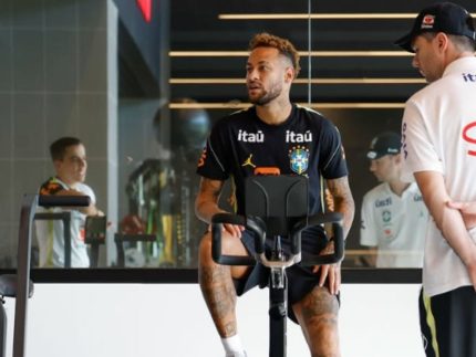 Neymar continua recuperação e não participa de amistoso contra Egito
