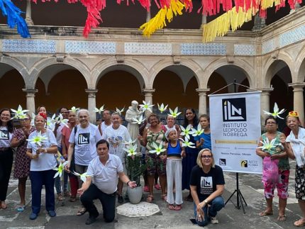 Fé e arte: mulheres em vulnerabilidade decoram Trezena de Santo Antônio