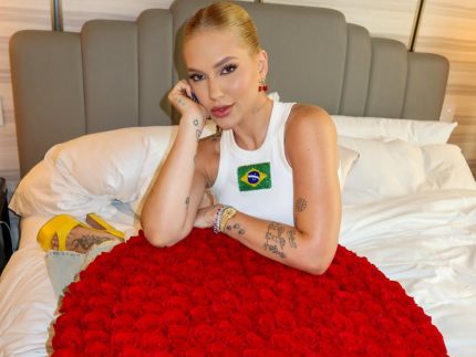 Virginia recebe flores no Dia dos Namorados e reação de Vini Jr. chama atenção