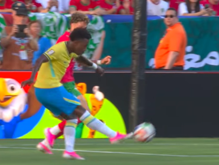 Brasil sai atrás, reage com Vini Jr., mas só empata com Marrocos na estreia da Copa