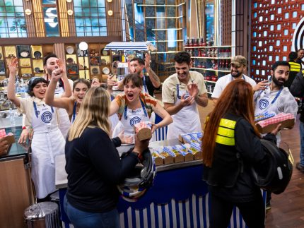 “MasterChef Brasil” testa equipes em prova com cachorro-quente artesanal para 50 motoboys