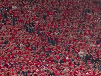 Por que os noruegueses estão “remando” na Copa? Entenda a tradição nos estádios