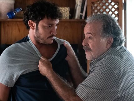 Otoniel parte para cima de Tom após descobrir suborno em “Quem Ama Cuida”