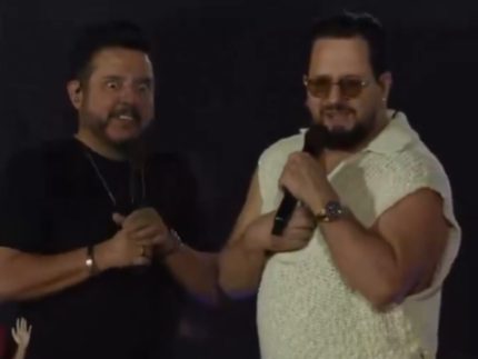 “Sou meio gay”, dispara Marrone em brincadeira com Bruno durante show