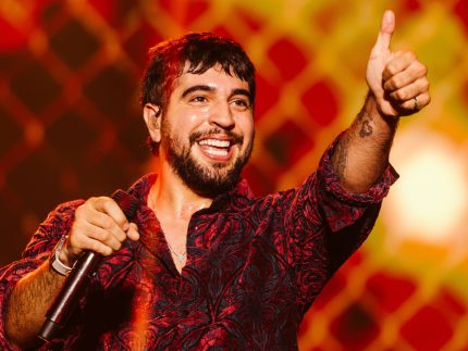 Durante show, Nattan promete doação de R$ 100 mil para instituição beneficente