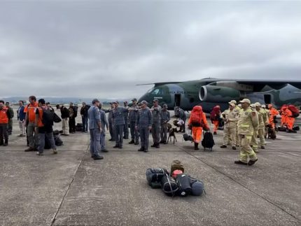 Mais de 1.400 mortos: bombeiros brasileiros buscam sobreviventes de terremotos na Venezuela