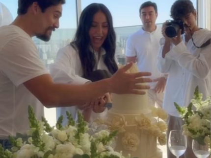 Sabrina Sato e Nicolas Prattes fazem chá revelação para família em casa