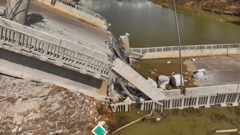 Justiça determina medidas emergenciais após desabamento da Ponte Frei Paolino em Sena Madureira.