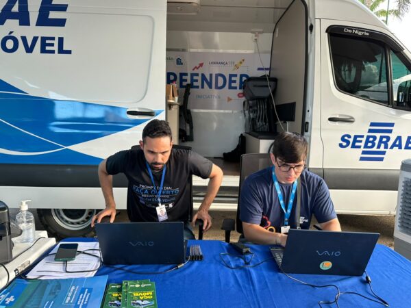 Atendimento do SEBRAE Itinerante realizado no centro de Sena Madureira.