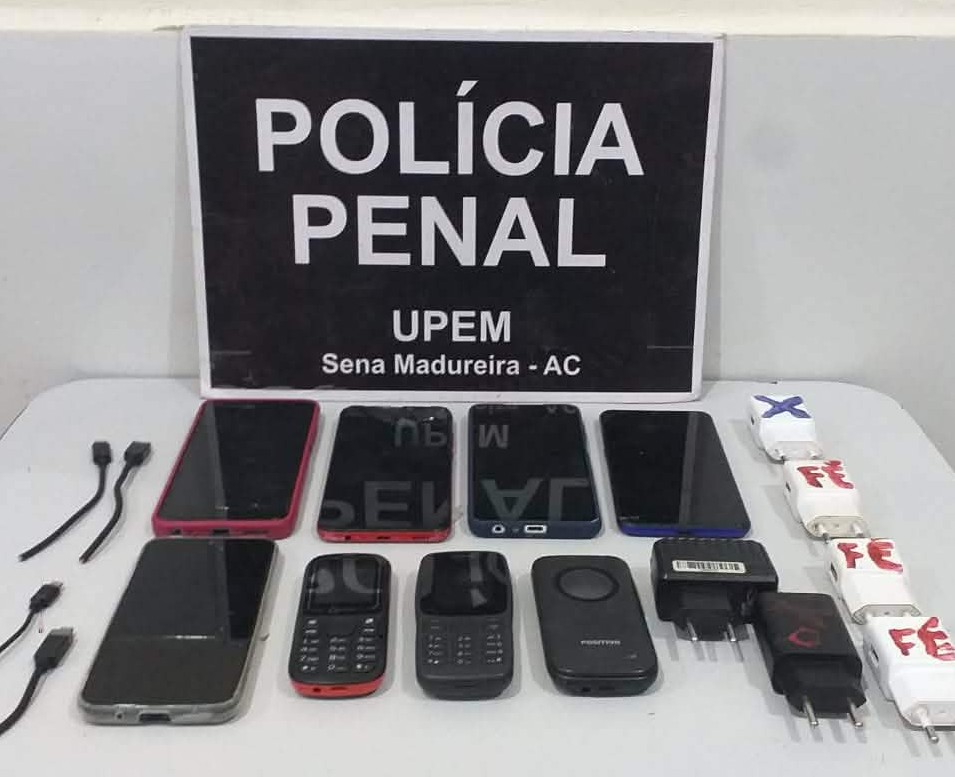 Polícia Penal intercepta remessa com 8 celulares destinada a detentos em Sena Madureira