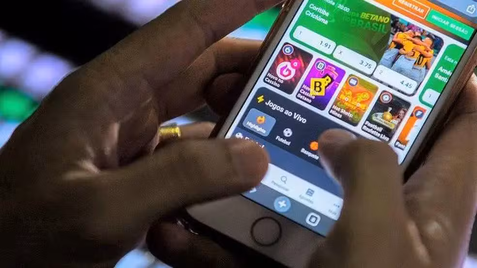 Influenciadores que divulgarem apostas ilegais serão responsabilizados, anuncia governo