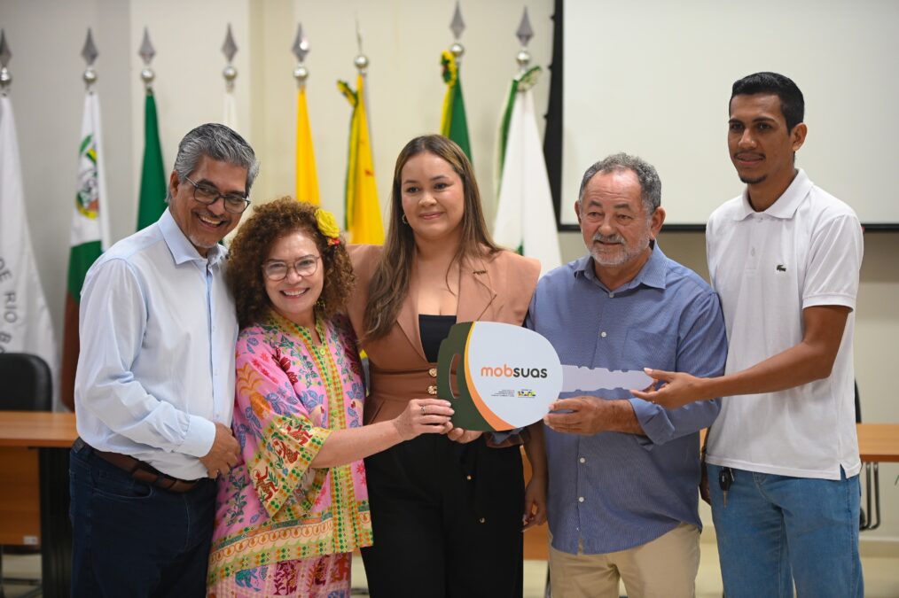 Articulação de Edvaldo e Perpétua garante caminhonetes para cidades do Acre