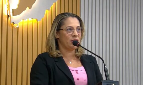 Ivoneide cobra pagamento da regência para professores seletistas em Sena