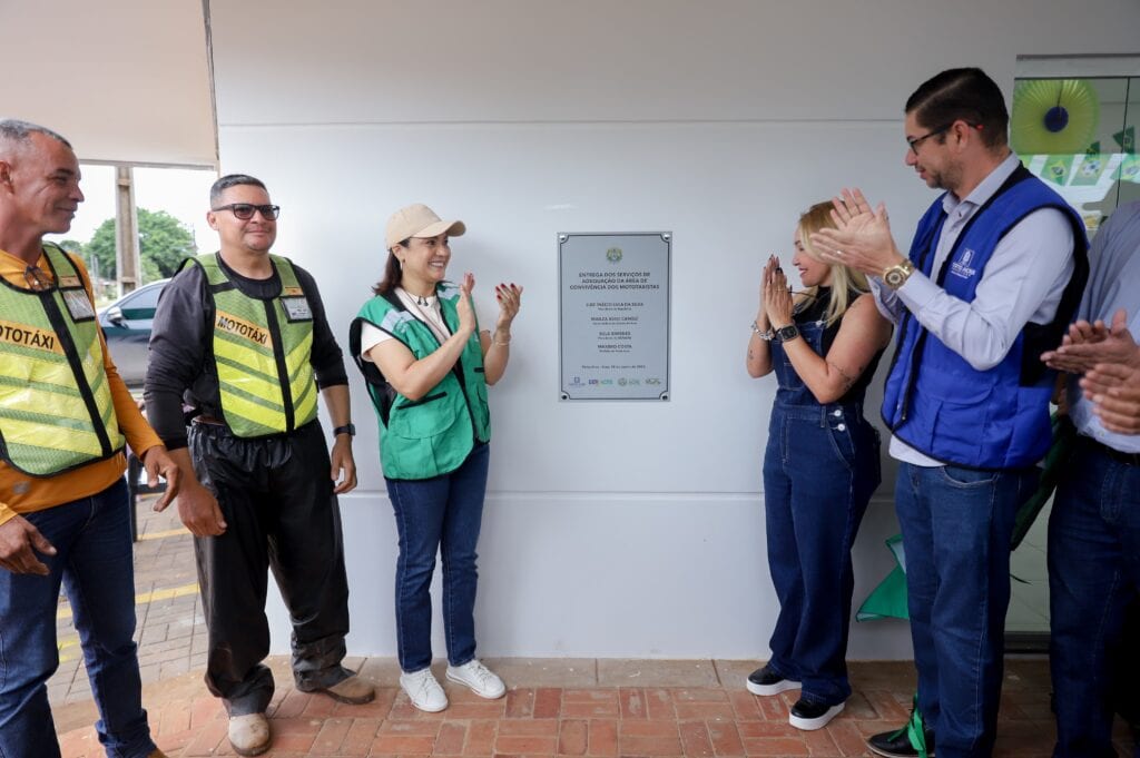 Mailza entrega espaço reformado e ampliado para mototaxistas em Porto Acre