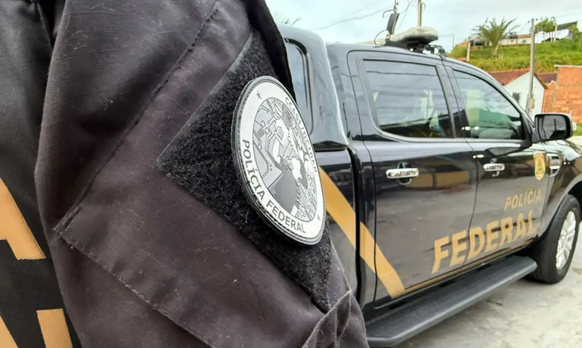 PF prende suspeitos de integrar esquema financeiro ligado ao Comando Vermelho