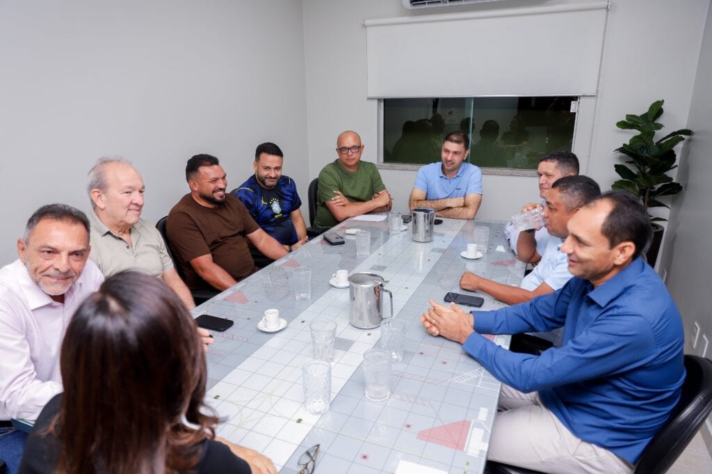 Mailza Assis reforça ações de infraestrutura no Acre durante reunião com prefeitos