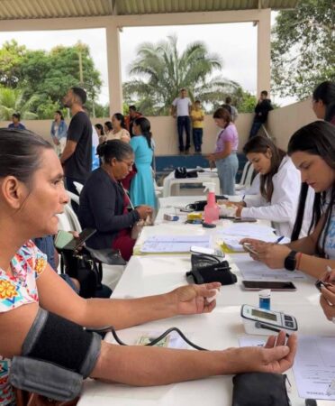 Ação de saúde da Prefeitura de Sena Madureira oferece atendimentos a servidores municipais.