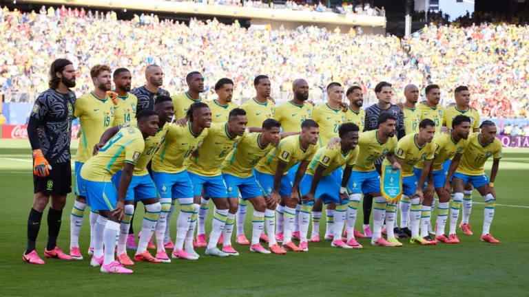 Brasil vence o Japão por 2 a 1 e avança às oitavas de final da Copa do Mundo