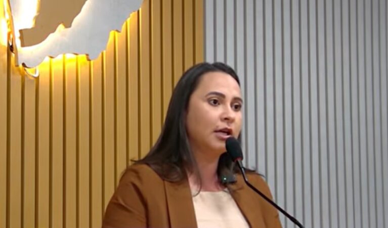 Vereadora Helissandra Matos comenta manifestação do Segundo Distrito durante sessão da Câmara de Sena Madureira e defende o papel institucional do vereador.