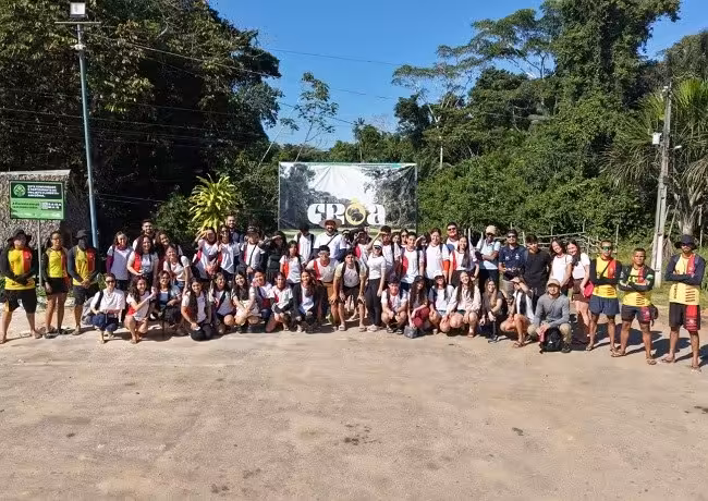 Alunos do Ifac realizam mutirão de limpeza e recolhem resíduos no Rio Croa em Cruzeiro do Sul