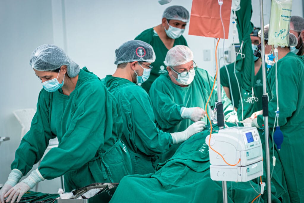 Fundhacre realiza cirurgia rara para retirada de bócio mergulhante e mobiliza equipes especializadas