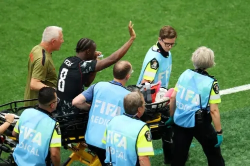 Koné sofre grave lesão na Copa do Mundo e deixa jogadores em choque durante Canadá x Catar