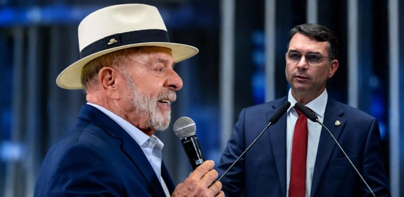 Moraes dá prazo para PGR sobre investigação contra Flávio Bolsonaro