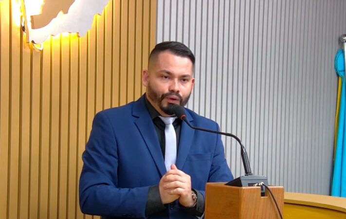 Vereador Dr. Maycon Moreira fiscaliza os escombros da Ponte Frei Paolino Baldassari e cobra providências ambientais em Sena Madureira.
