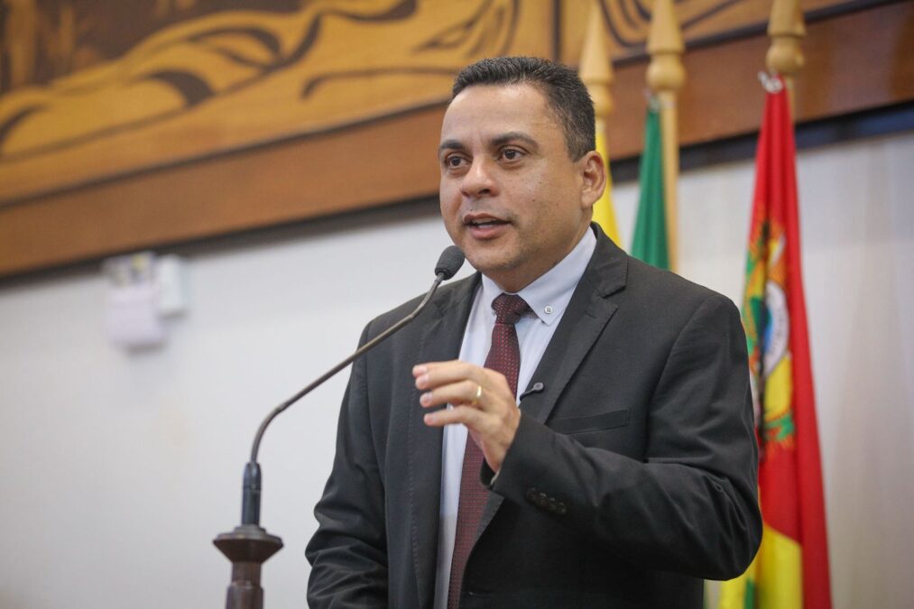 Gilberto Lira esclarece banner e reafirma apoio a Mazinho Serafim